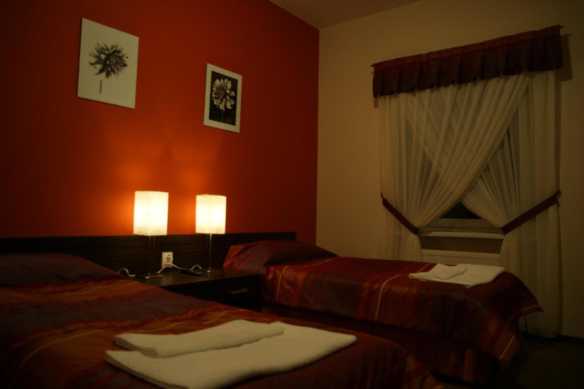Hotel Chrobry Łęczyca Extérieur photo